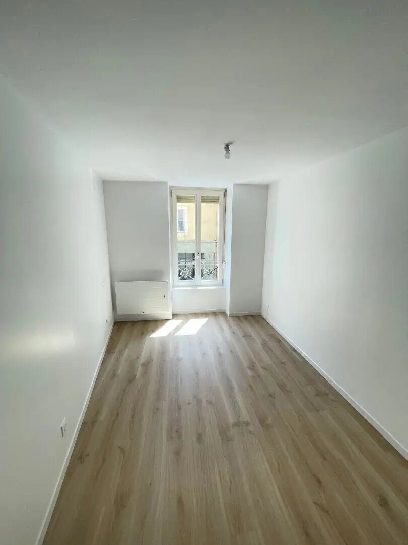 Appartement à louer, 78m², Gray