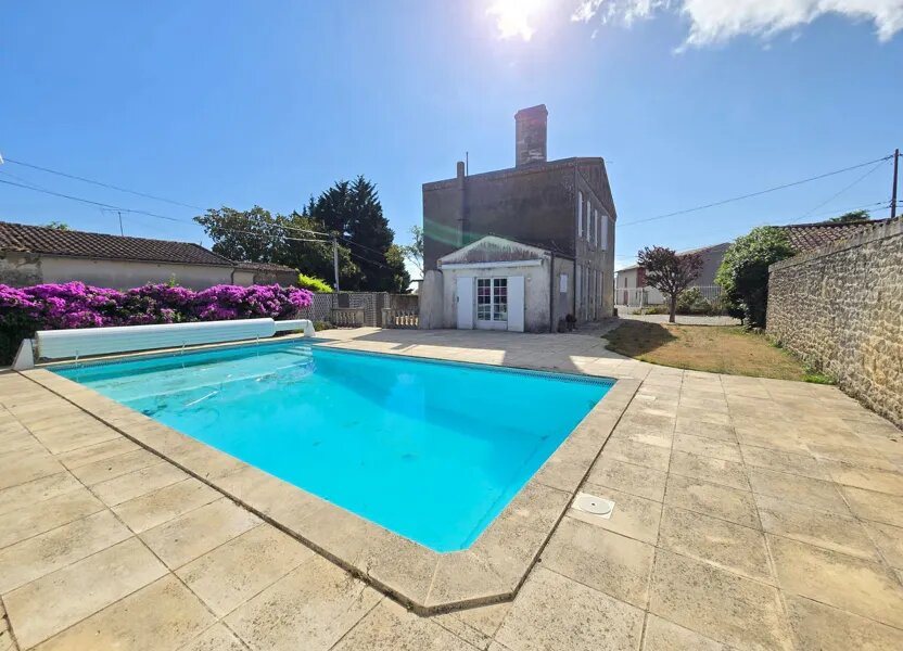 Maison à vendre, 189m², Saint-Estèphe