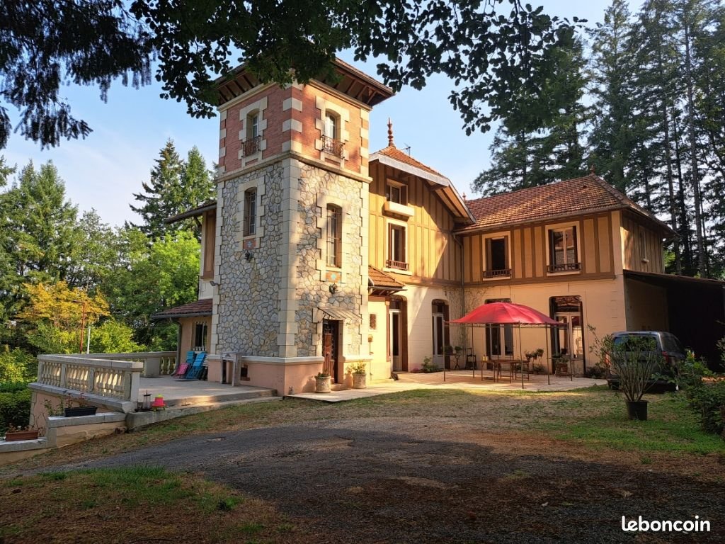 Maison à vendre, 220m², Gourdon