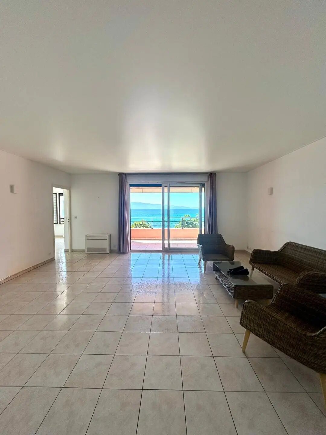 Appartement à louer, 91m², Ajaccio