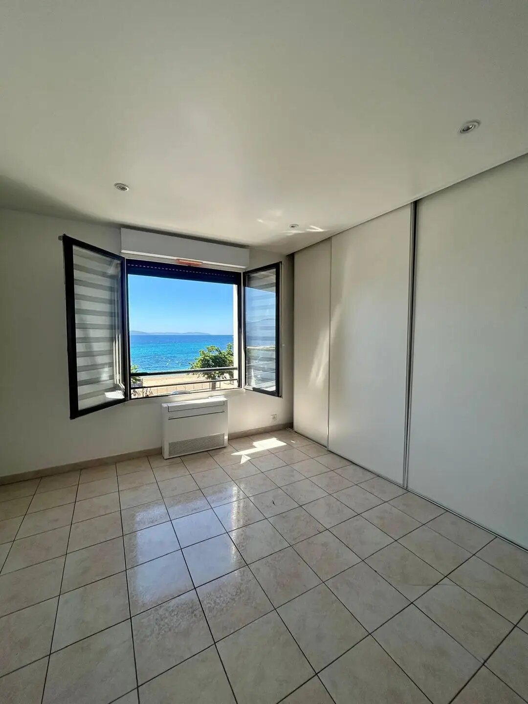 Appartement à louer, 91m², Ajaccio