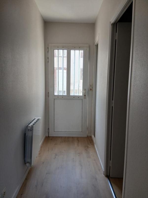 Maison à louer, 32m², Montholon
