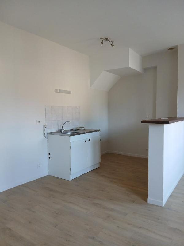 Maison à louer, 32m², Montholon