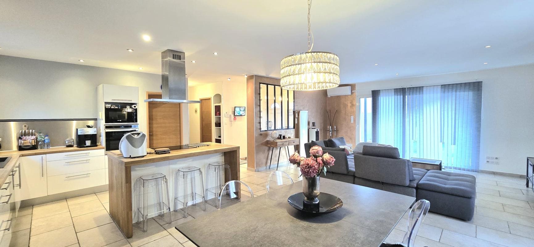 Maison à vendre, 175m², Sainte-Tulle