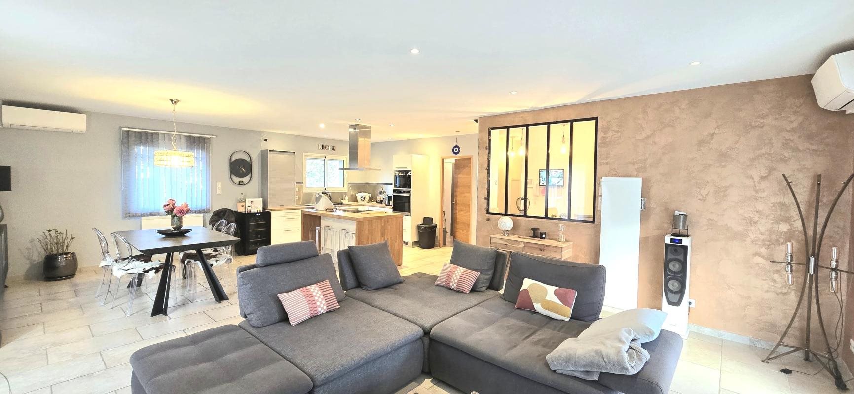Maison à vendre, 175m², Sainte-Tulle