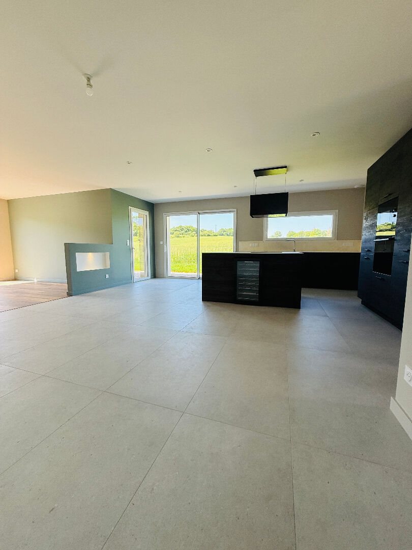 Maison à vendre, 114m², Devecey