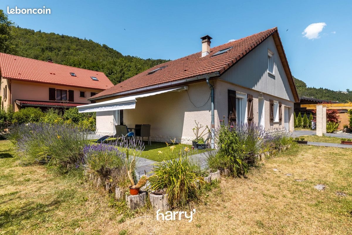 Maison à vendre, 142m², Jougne