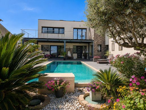 Maison 4 pièces 136 m² · à Aups · 136 m² · 450 000 €