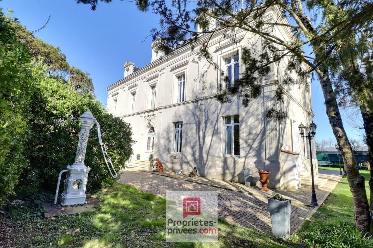 Maison à vendre, 380m², Villeneuve-la-Comtesse