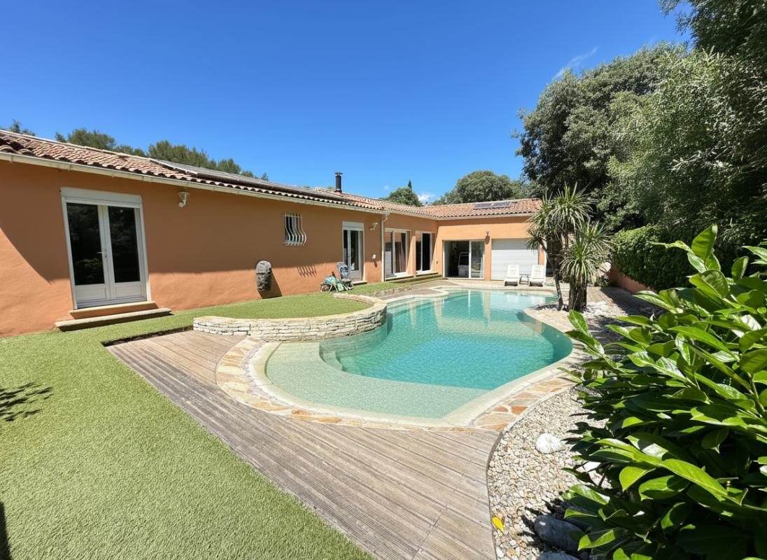 Maison à louer, 218m², Grans
