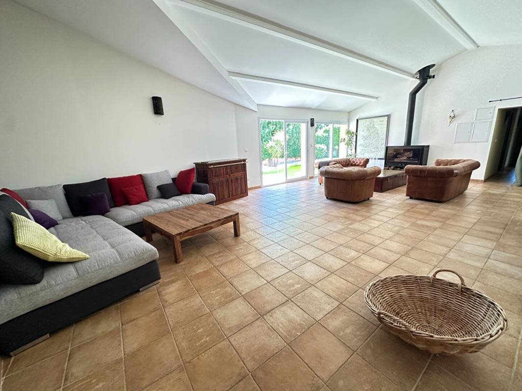 Maison à louer, 218m², Grans