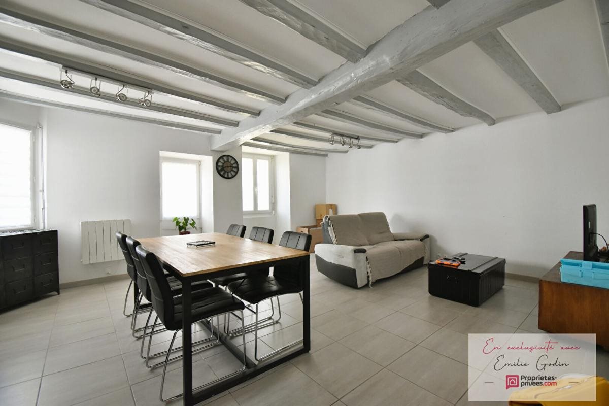 Maison à vendre, 107m², Yzernay