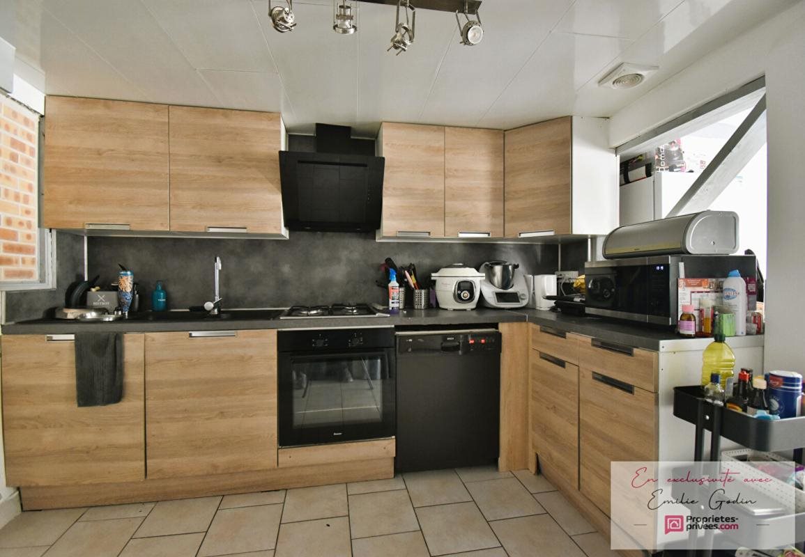 Maison à vendre, 107m², Yzernay
