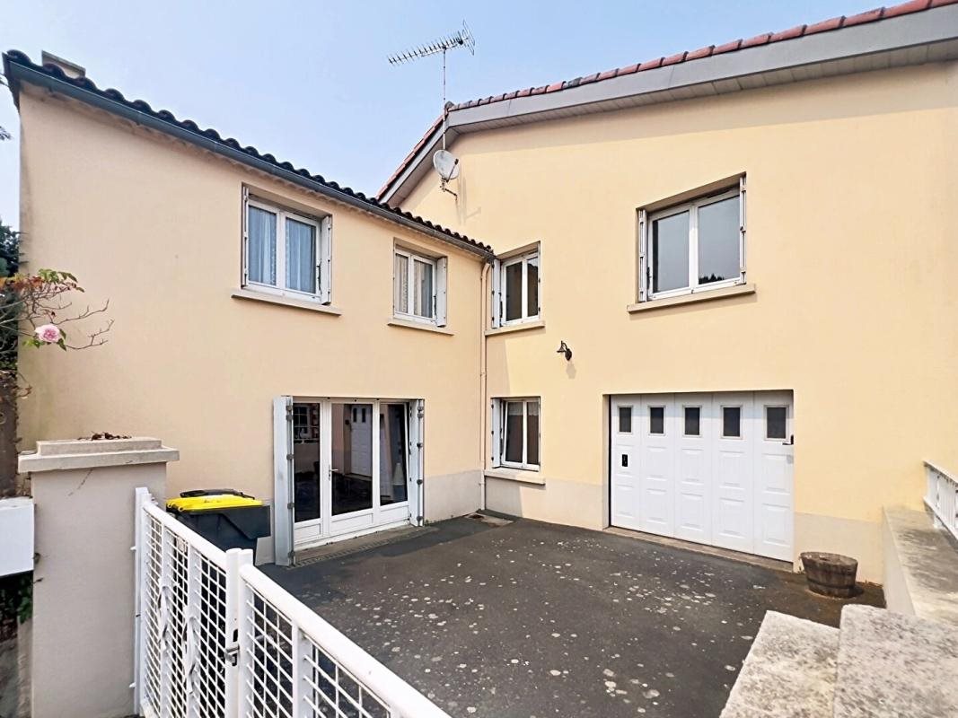 Maison à vendre, 122m², Montfaucon-Montigné