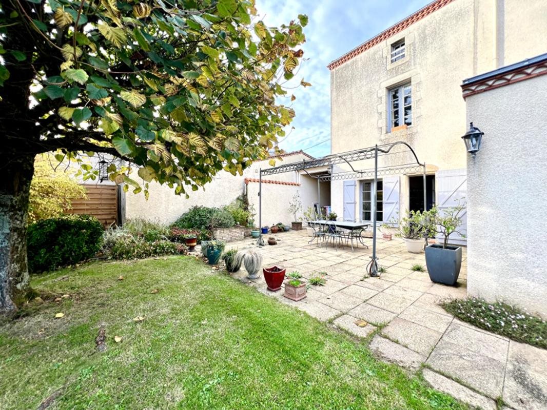 Maison à vendre, 206m², Montfaucon-Montigné