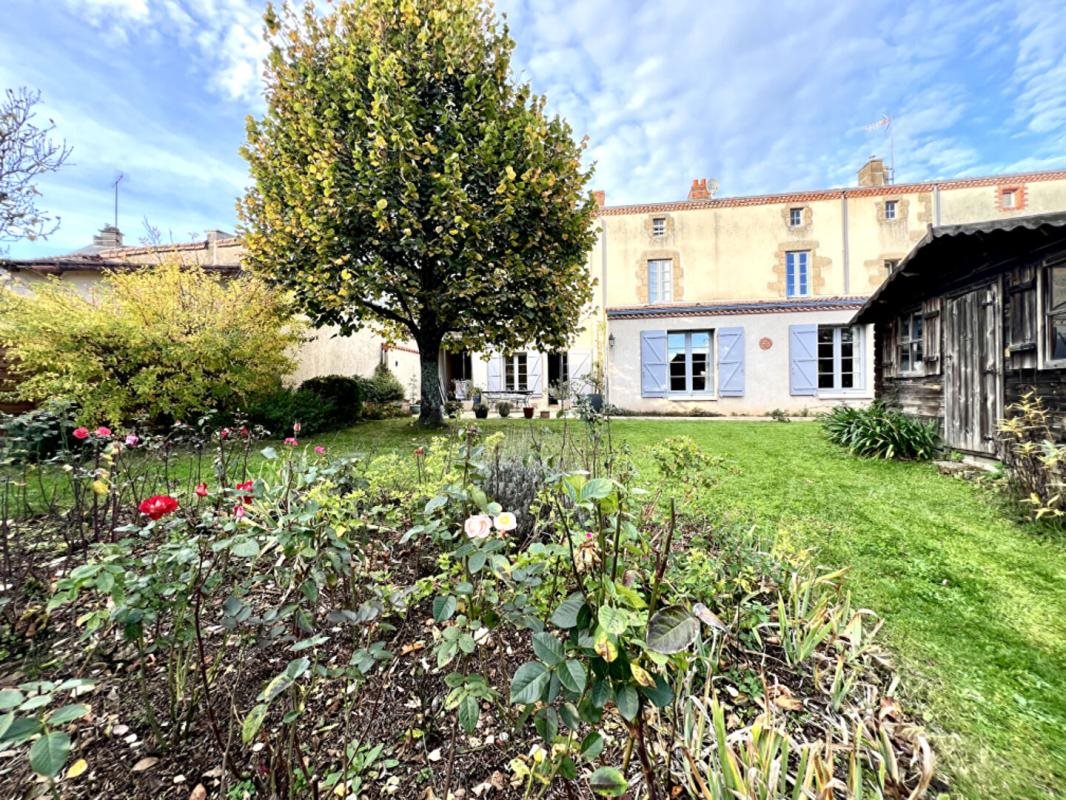 Maison à vendre, 206m², Montfaucon-Montigné