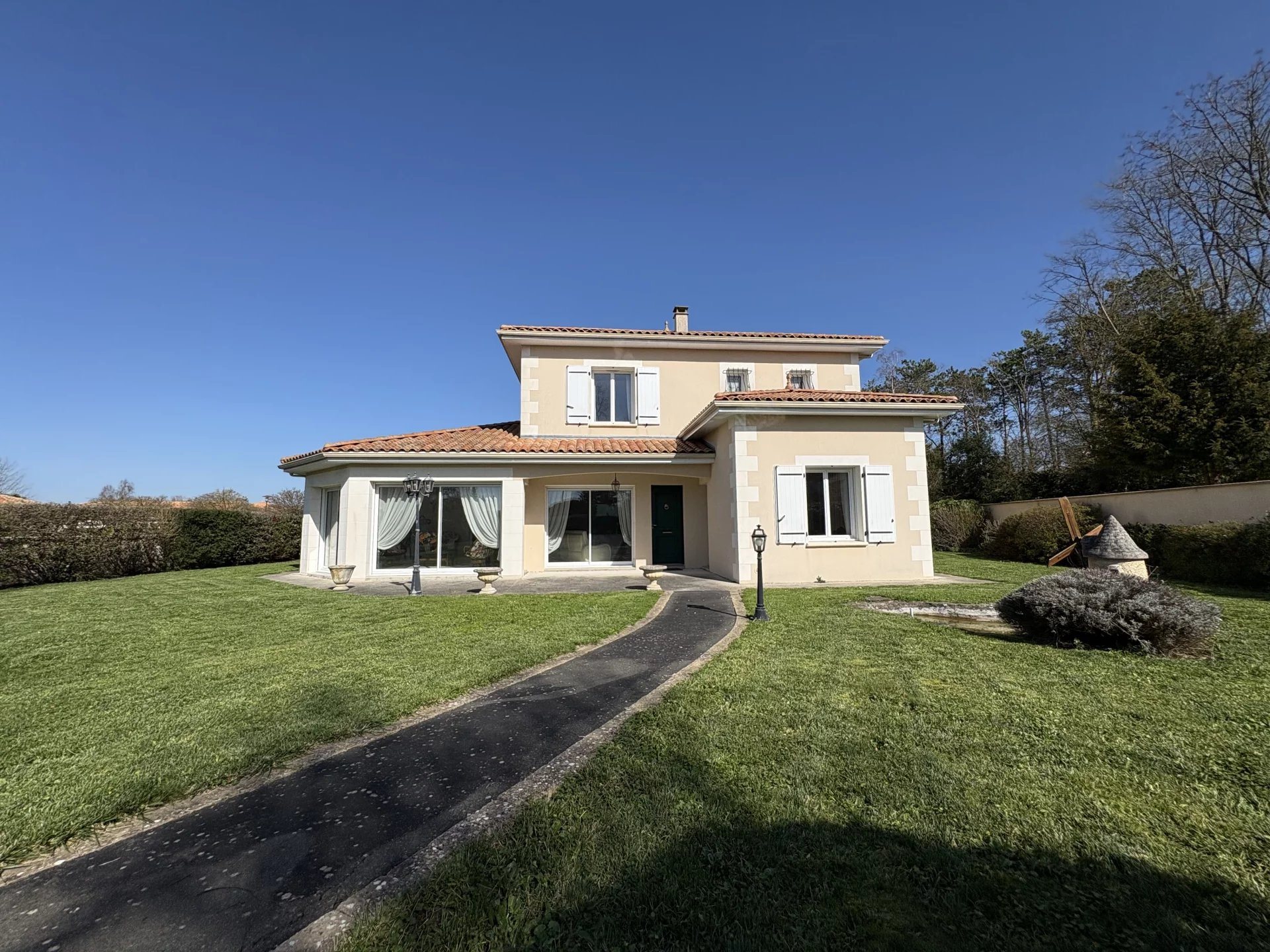 Maison à vendre, 318m², Neuville-de-Poitou