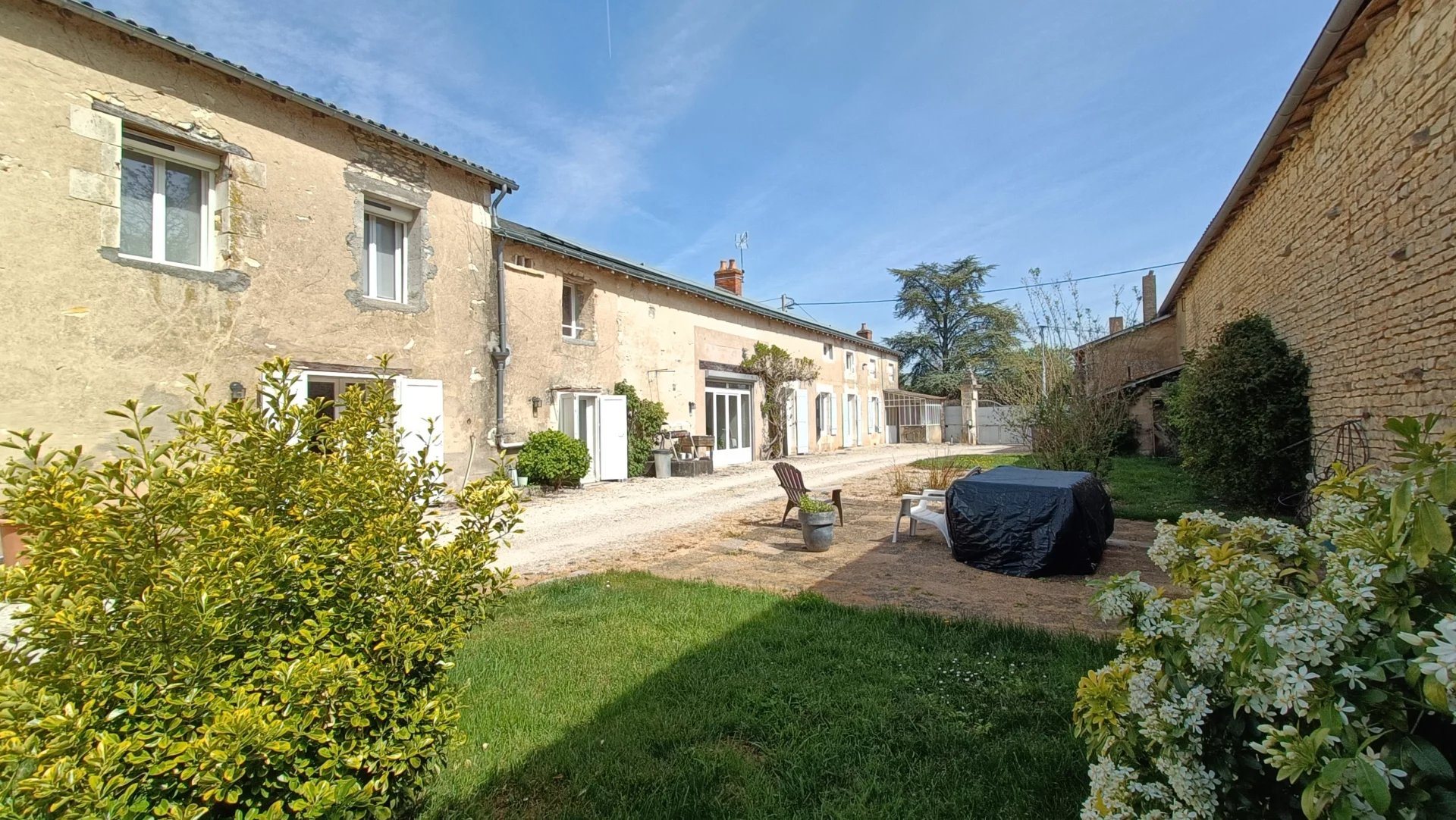 Maison à vendre, 376m², Champigny en Rochereau