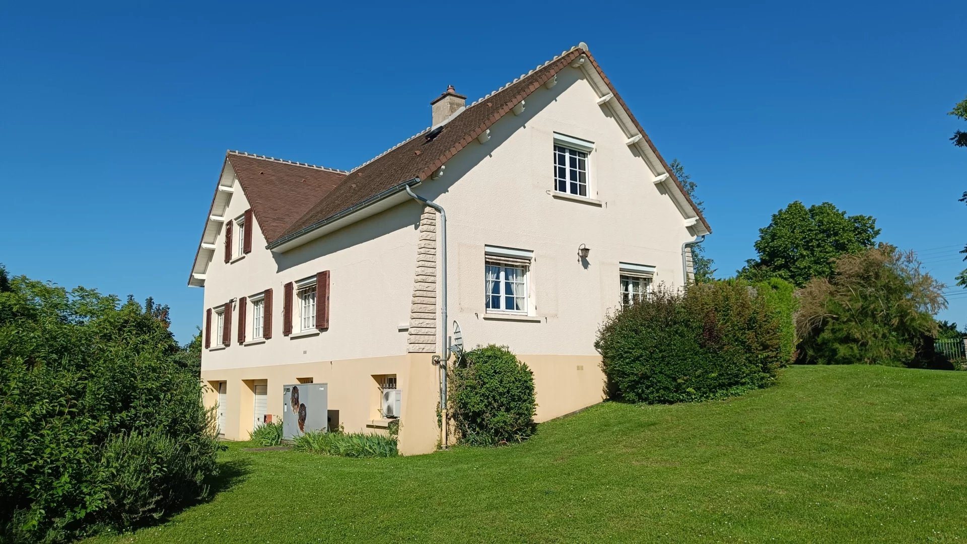 Maison à vendre, 240m², Neuville-de-Poitou