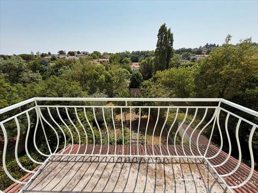9 pièces 200 m² · à Auch · 200 m² · 223 900 €