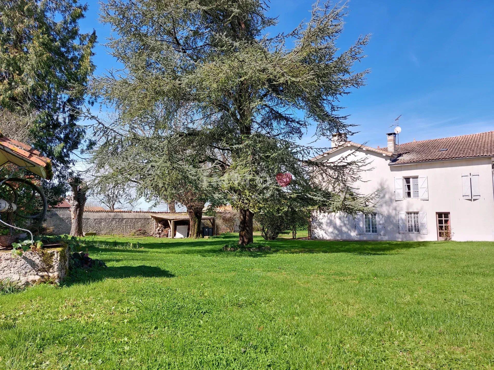 Maison à vendre, 392m², Sainte-Néomaye