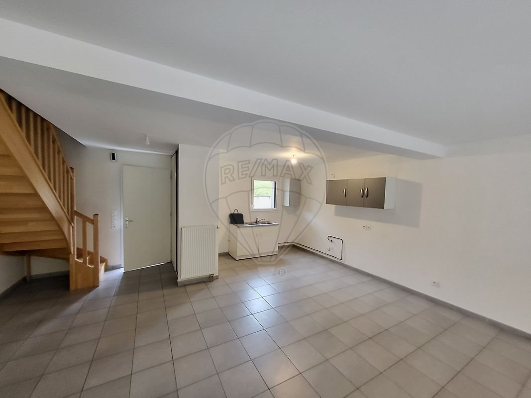 Maison à louer, 118m², Poule-les-Écharmeaux