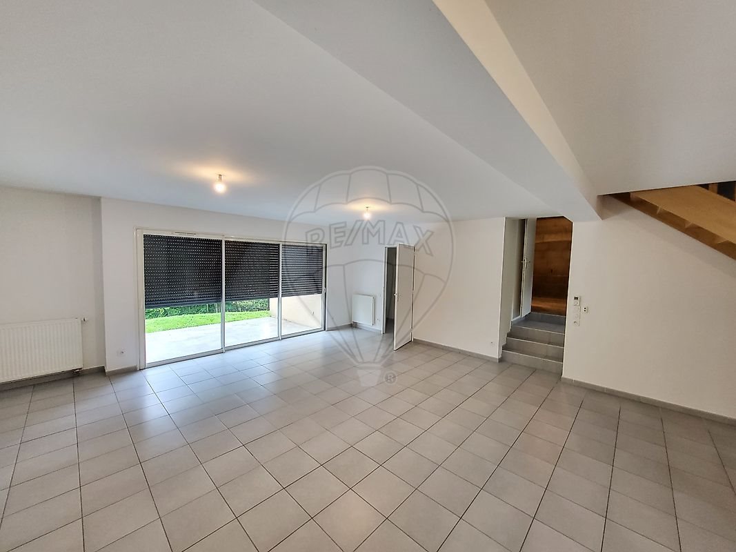 Maison à louer, 118m², Poule-les-Écharmeaux
