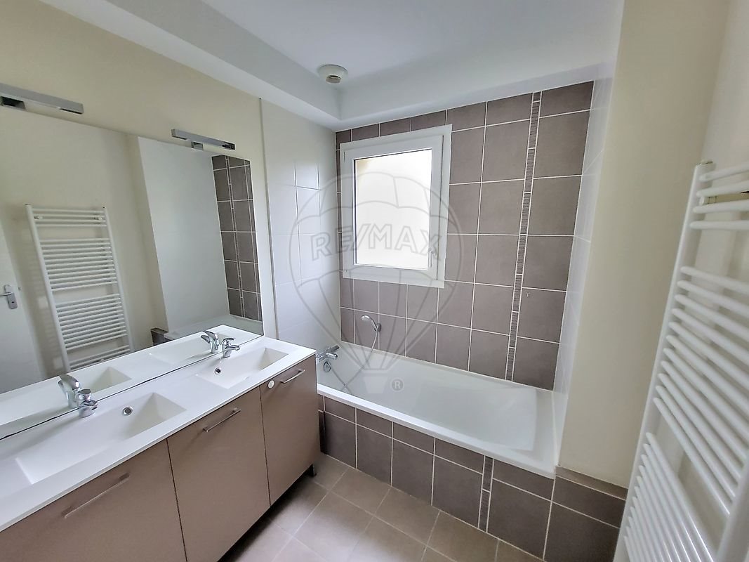 Maison à louer, 118m², Poule-les-Écharmeaux