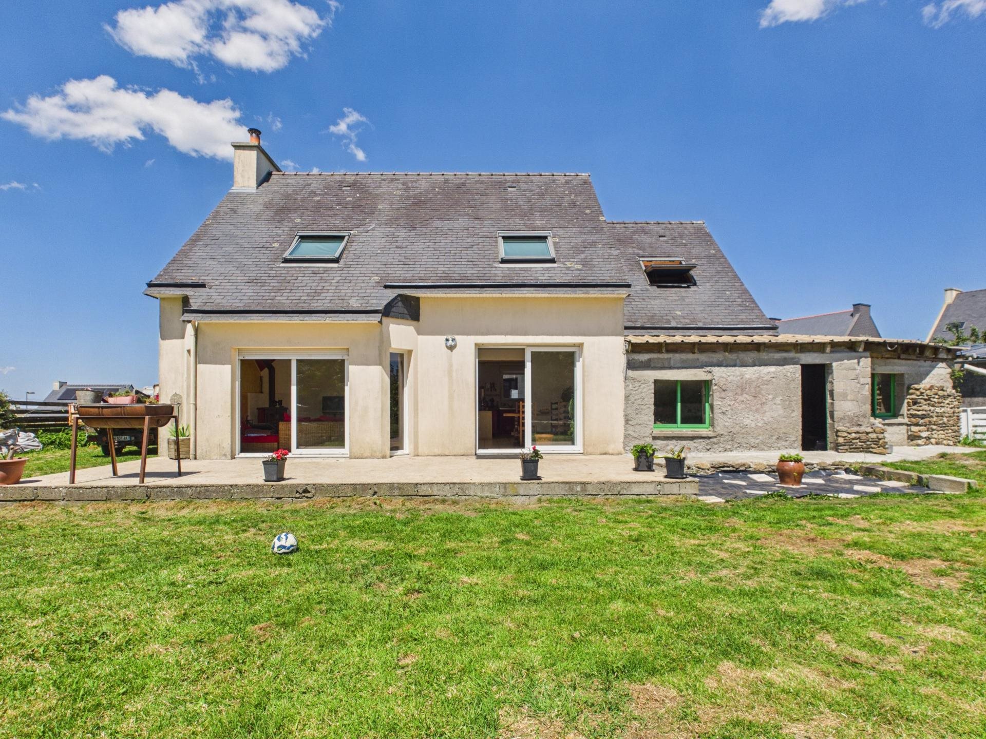Maison à vendre, 150m², Plounéour-Ménez