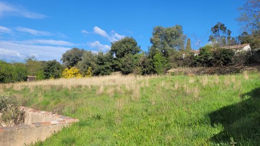 Local commercial, terrain 928 m² — Roujan (Hérault) · 60 500 €
