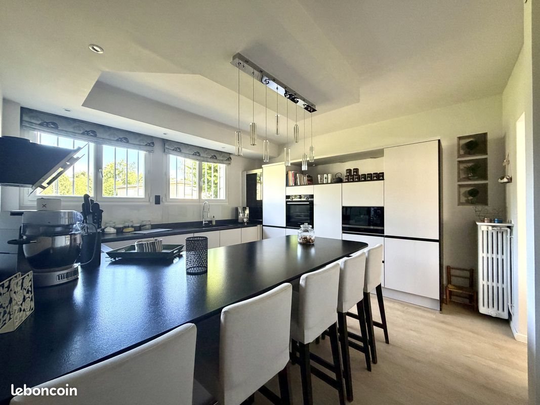 Maison à vendre, 208m², Verneuil-en-Halatte