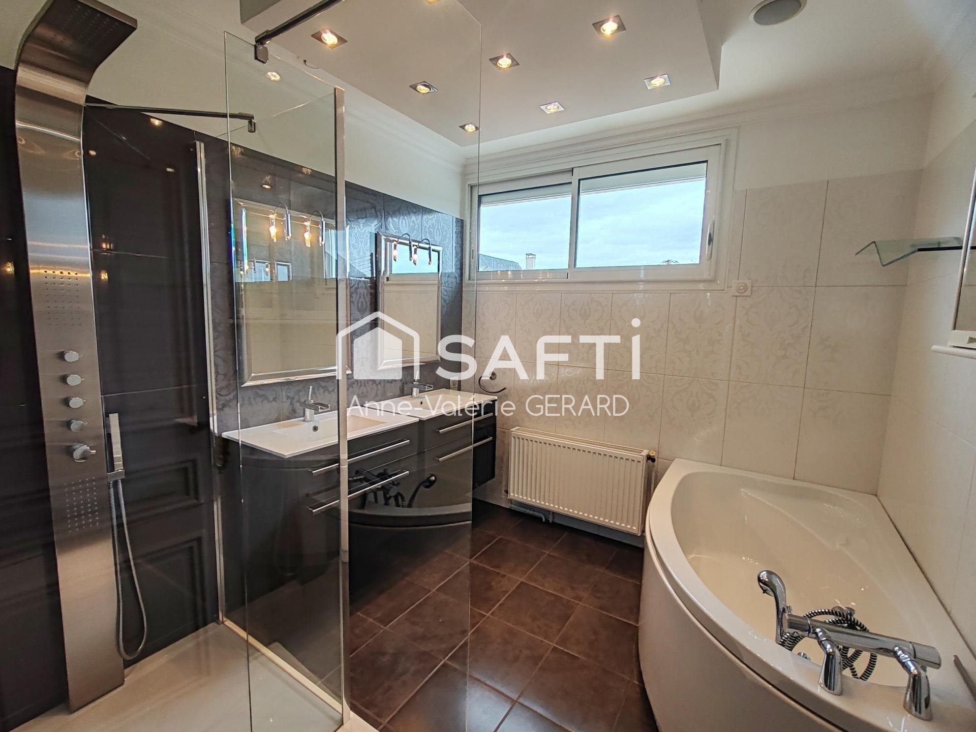 Maison à vendre, 117m², Fougerolles-du-Plessis
