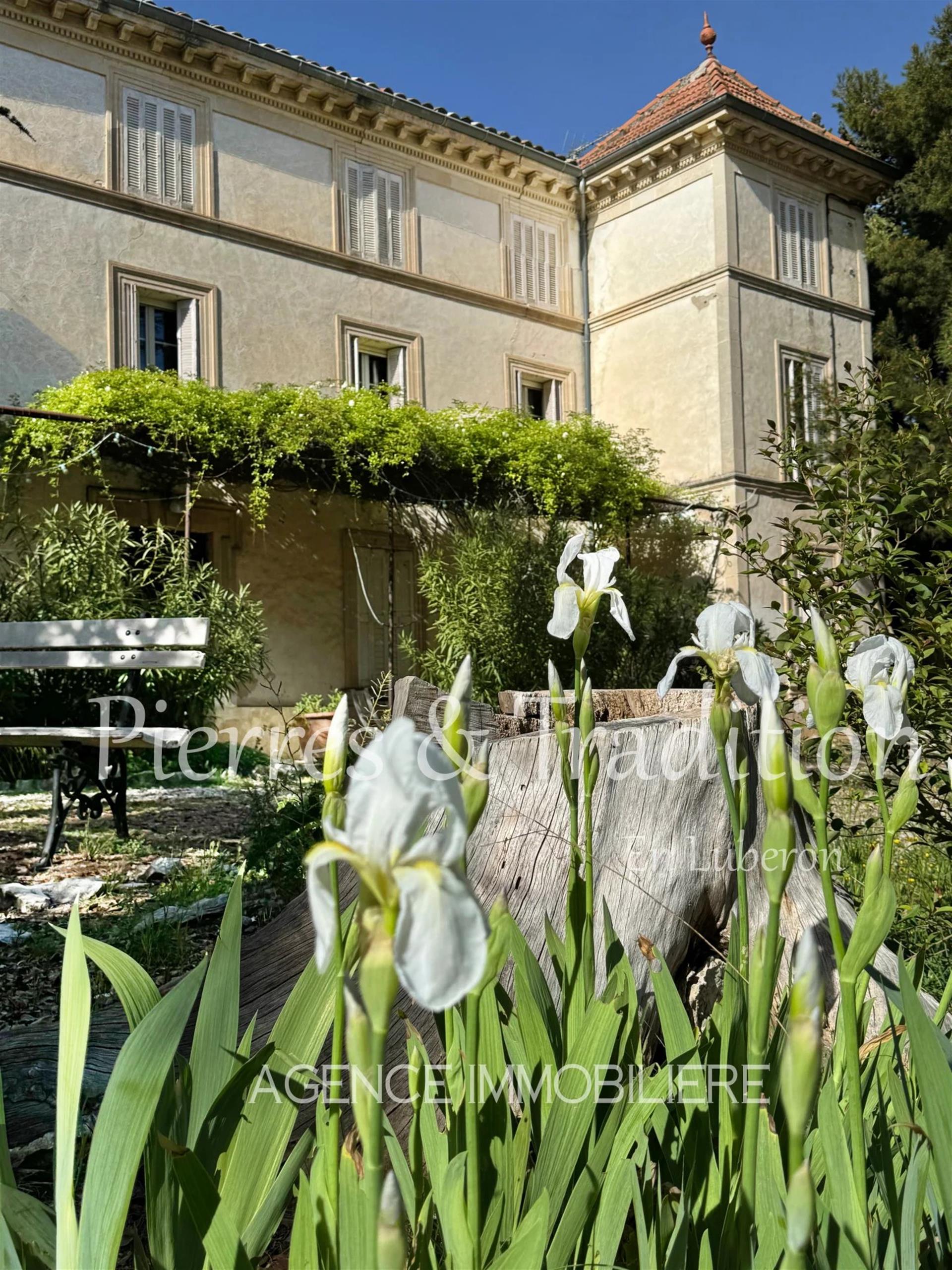 Maison à vendre, 517m², Saint-Saturnin-lès-Apt