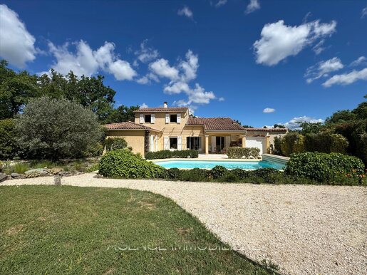 Maison 4 pièces 163 m² · à Céreste-en-Luberon · 163 m² · 585 000 €