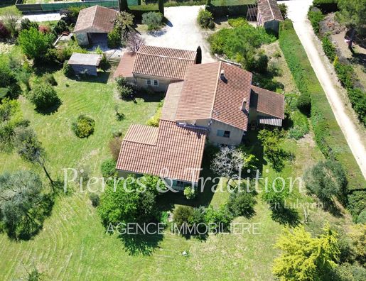 Maison 9 pièces 223 m² · à Saint-Saturnin-lès-Apt · 223 m² · 795 000 €