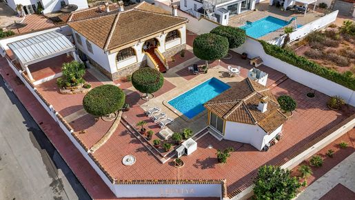 En sjelden mulighet i hjertet av Ciudad Quesada – Villa med 1.000 m² sydvest vendt tomt