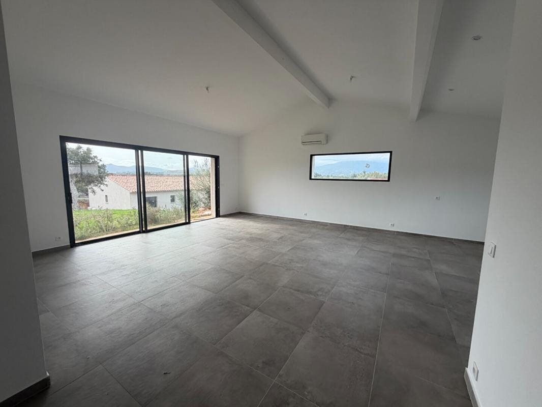Maison à vendre, 105m², Sainte-Lucie de Porto-Vecchio