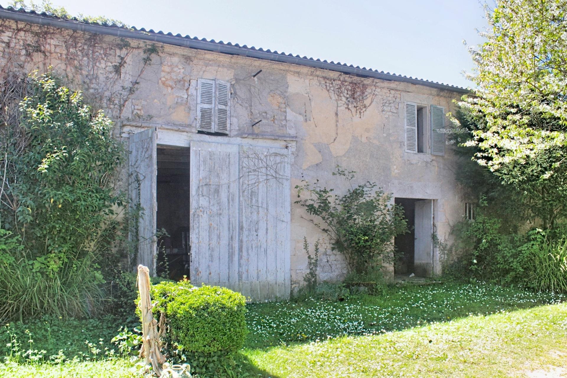 Maison à vendre, 386m², Saint-Genis-de-Saintonge