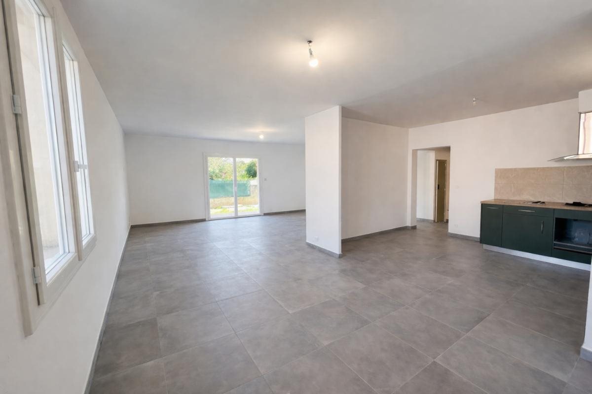 Maison à vendre, 113m², Saint-Mitre-les-Remparts