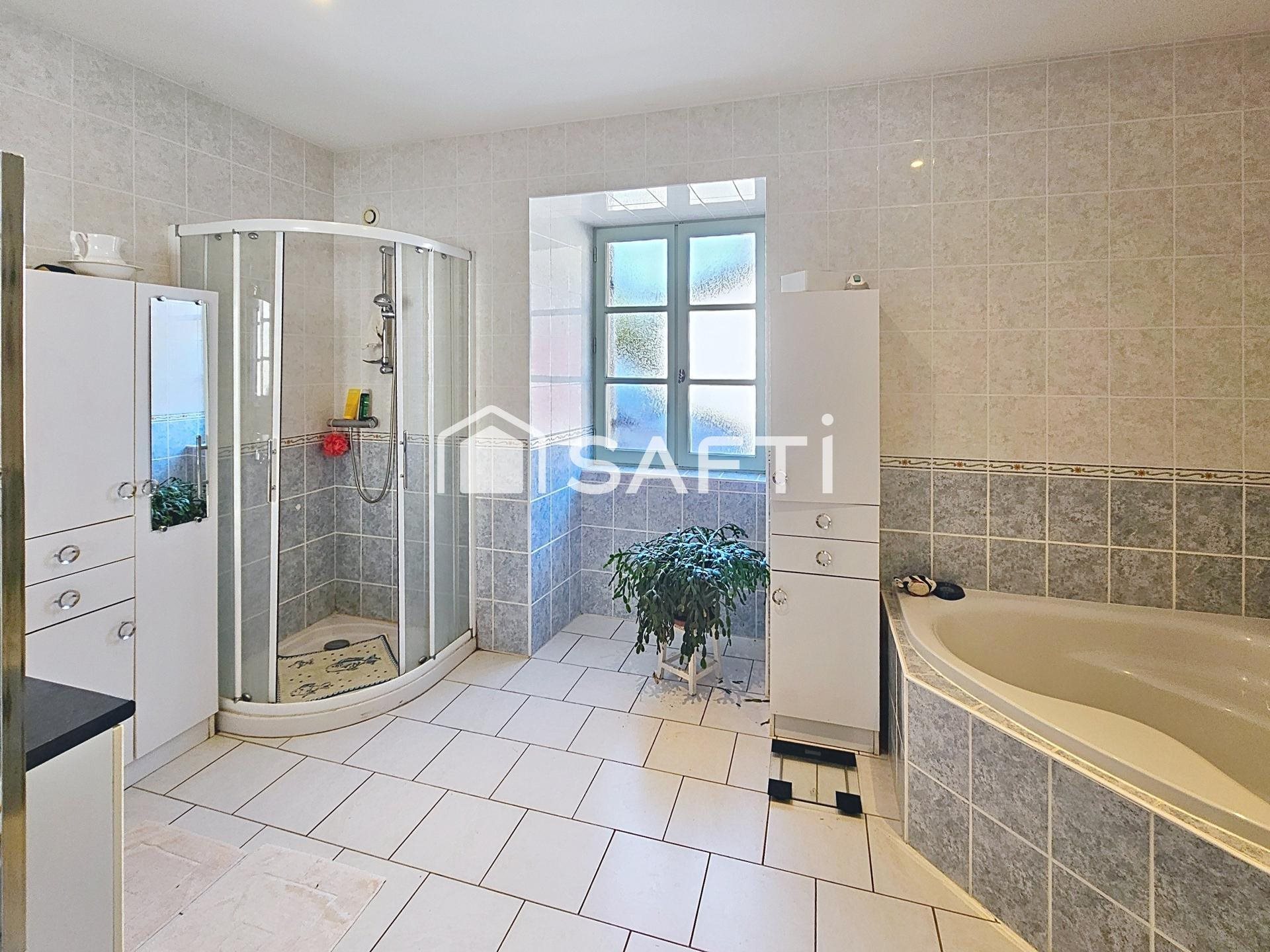 Maison à vendre, 205m², Saint-Léon-sur-l'Isle