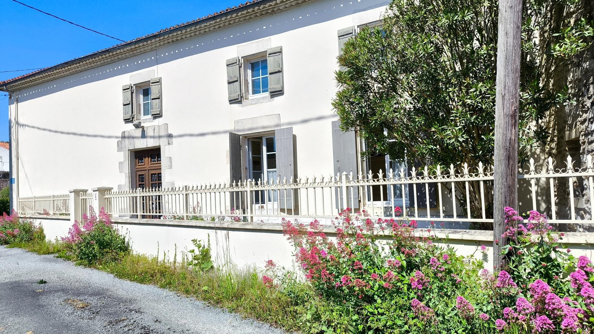 Maison à vendre, 125m², Lozay