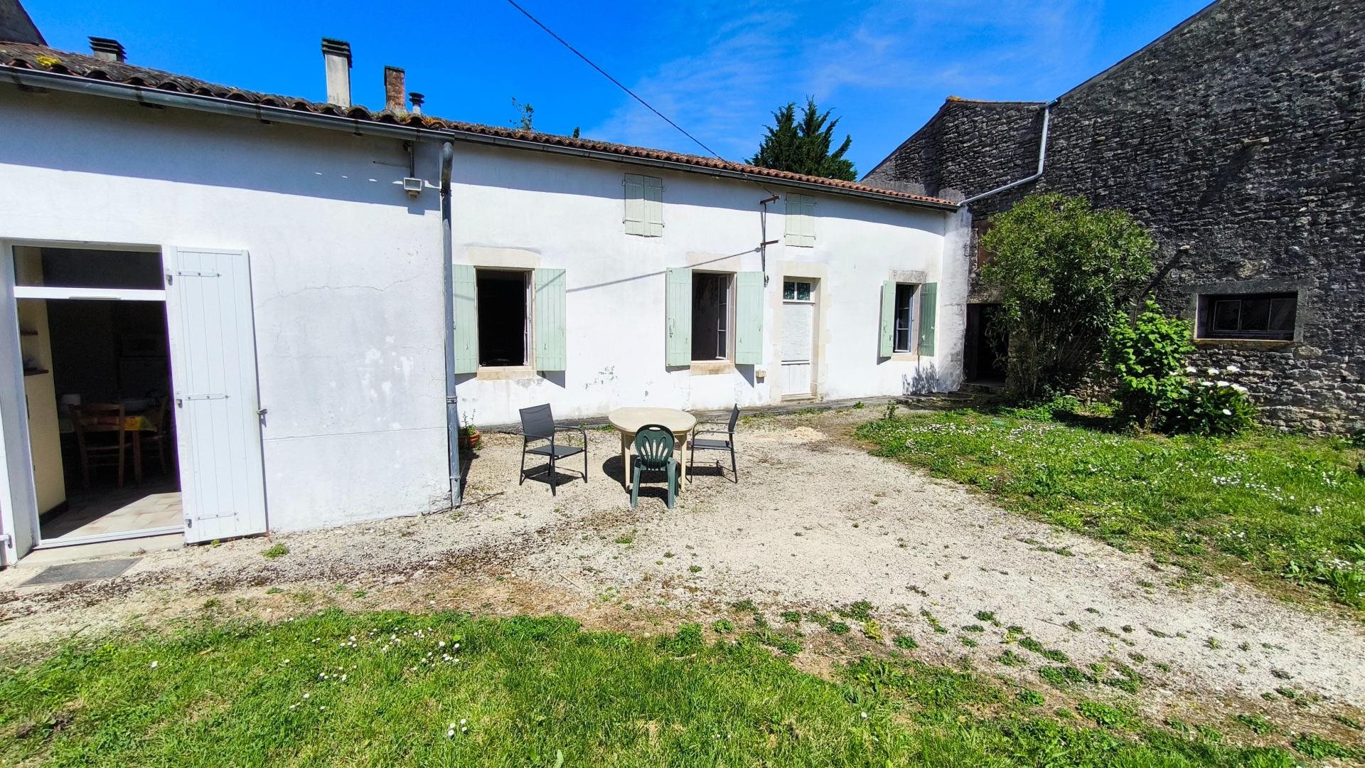 Maison à vendre, 125m², Lozay