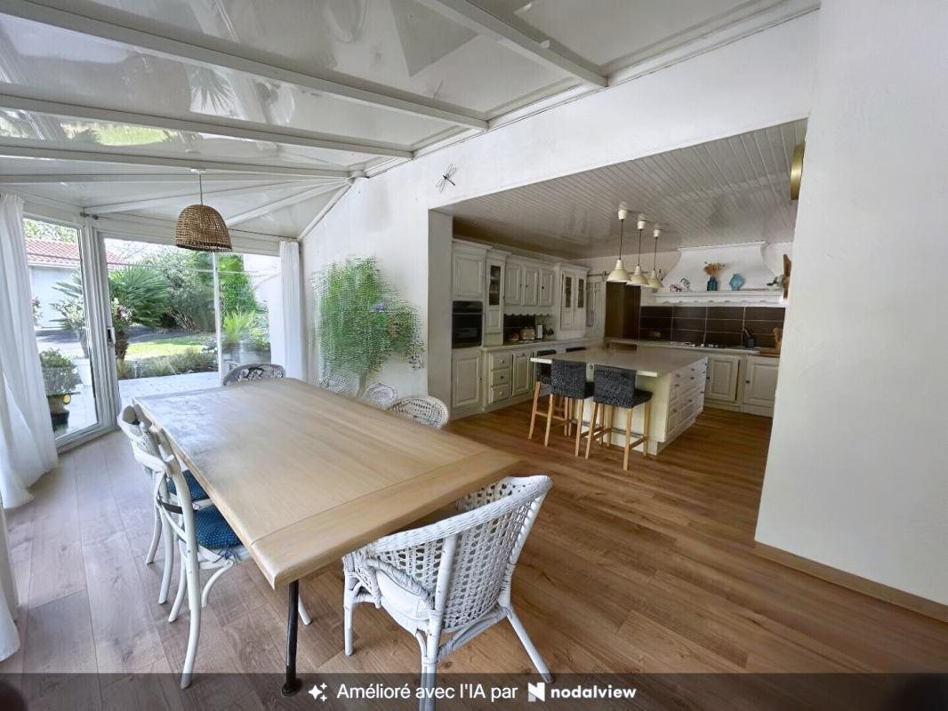 Maison à vendre, 225m², Carignan-de-Bordeaux