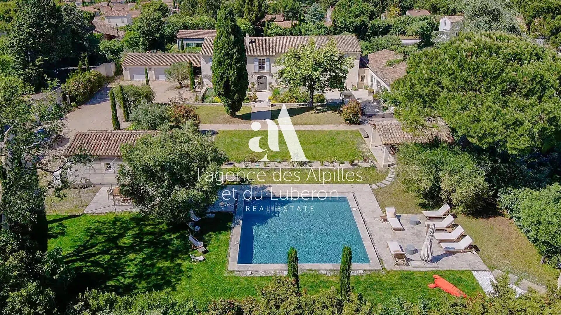 Maison à louer, 620m², Saint-Rémy-de-Provence