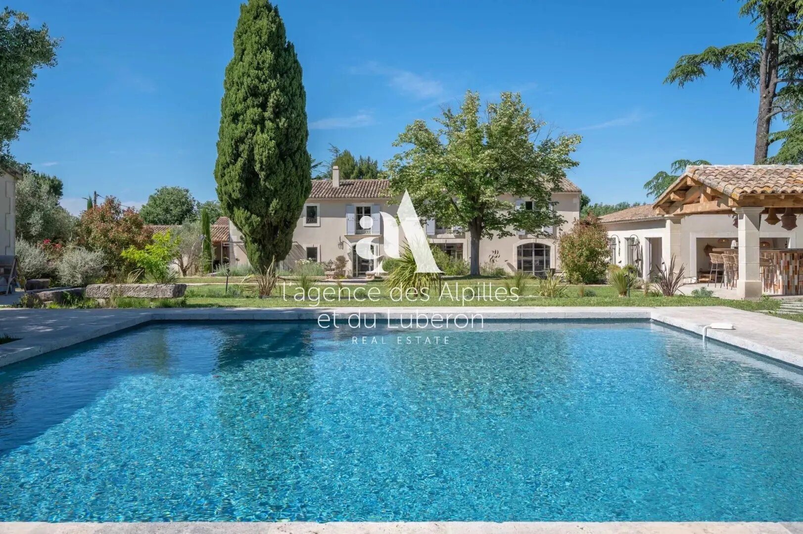 Maison à louer, 620m², Saint-Rémy-de-Provence