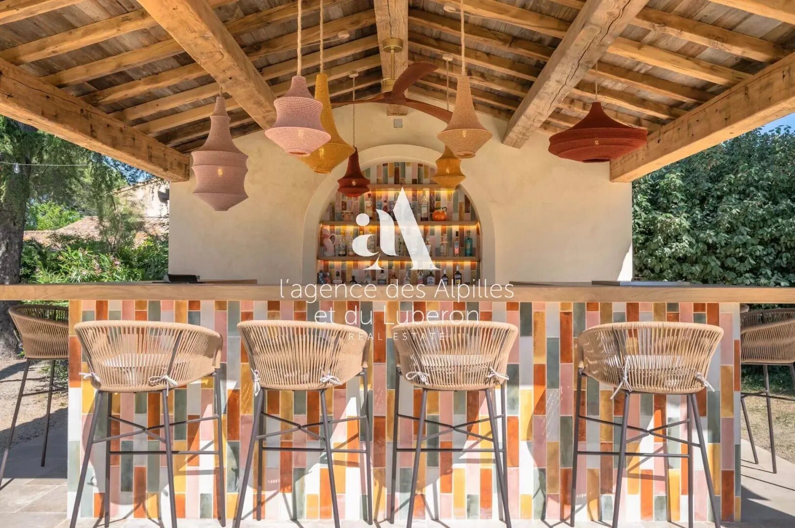 Maison à louer, 620m², Saint-Rémy-de-Provence