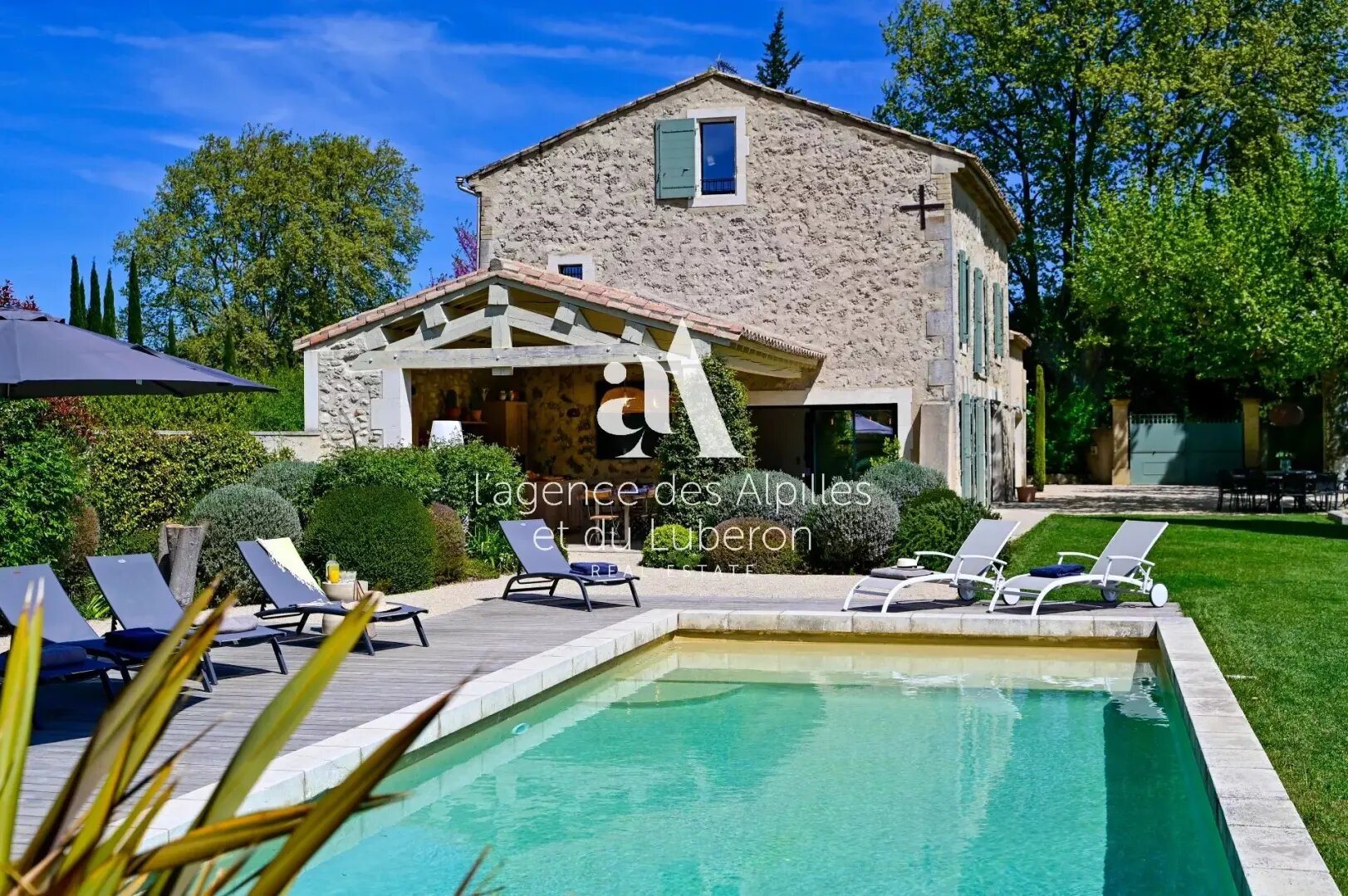Maison à louer, 280m², Saint-Rémy-de-Provence