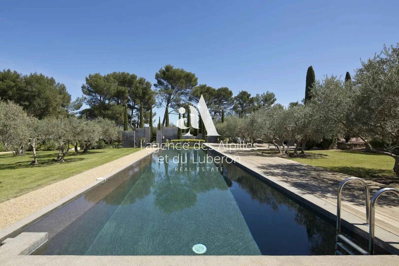 Maison à louer, 300m², Saint-Rémy-de-Provence