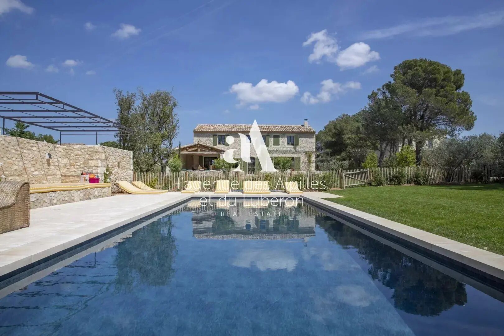 Maison à louer, 215m², Eygalières
