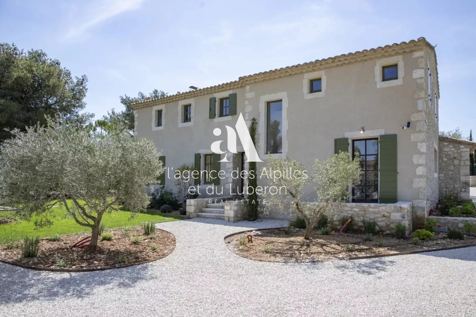 Maison à louer, 215m², Eygalières